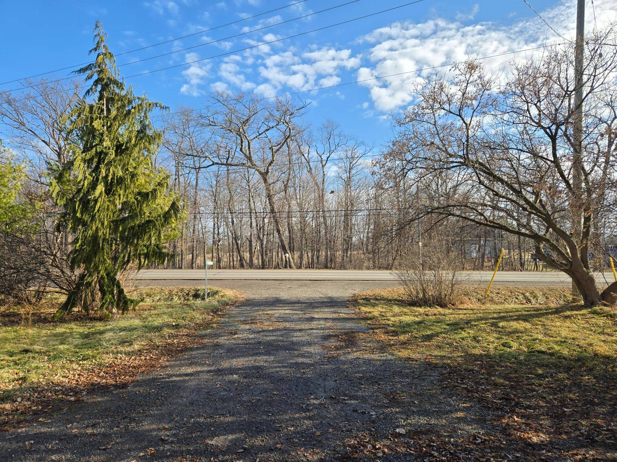 126 Mountain RD, Grimsby, ON L3M 4E7