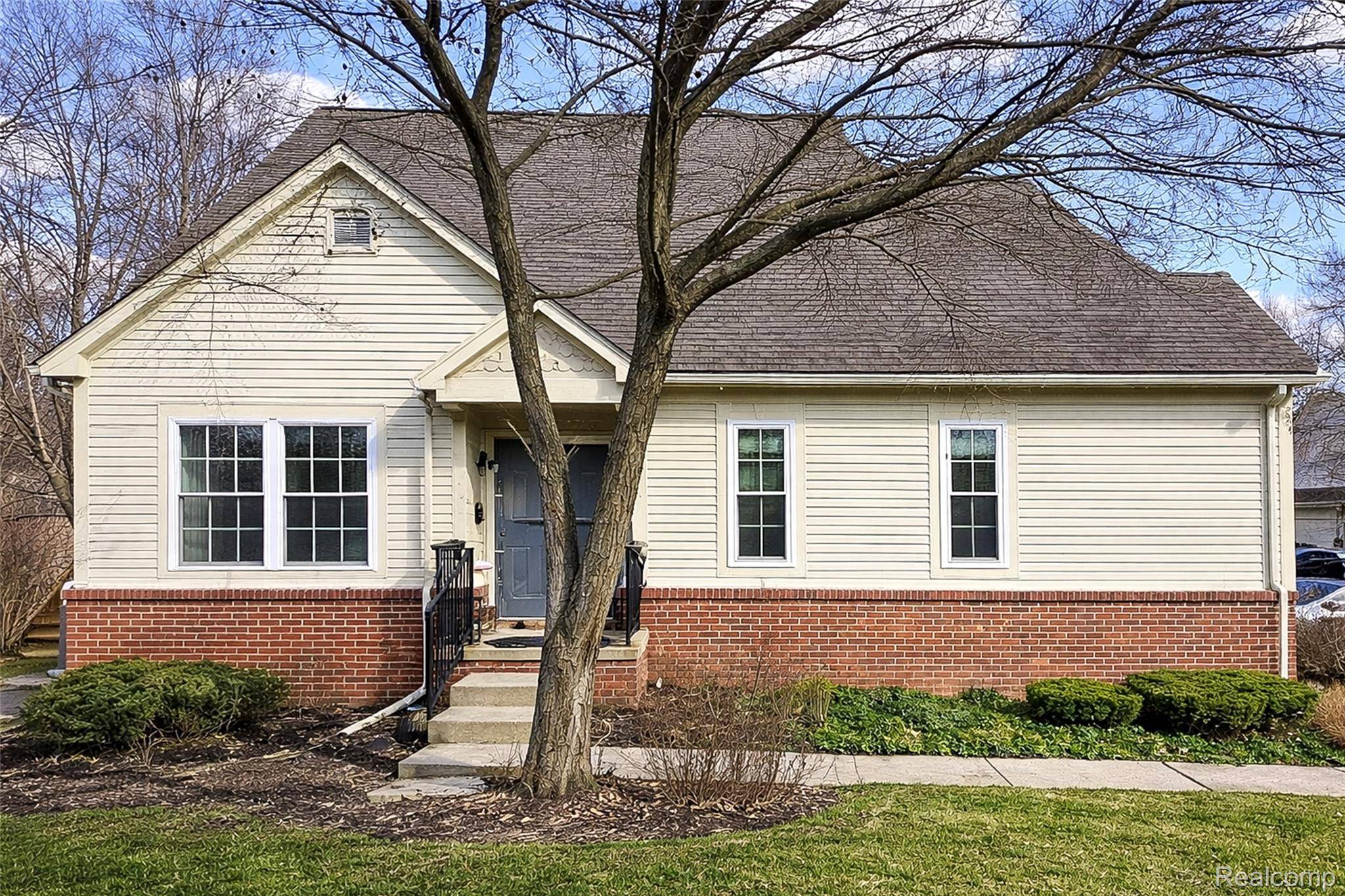 38302 Saratoga CIR, Farmington Hills, MI 48331