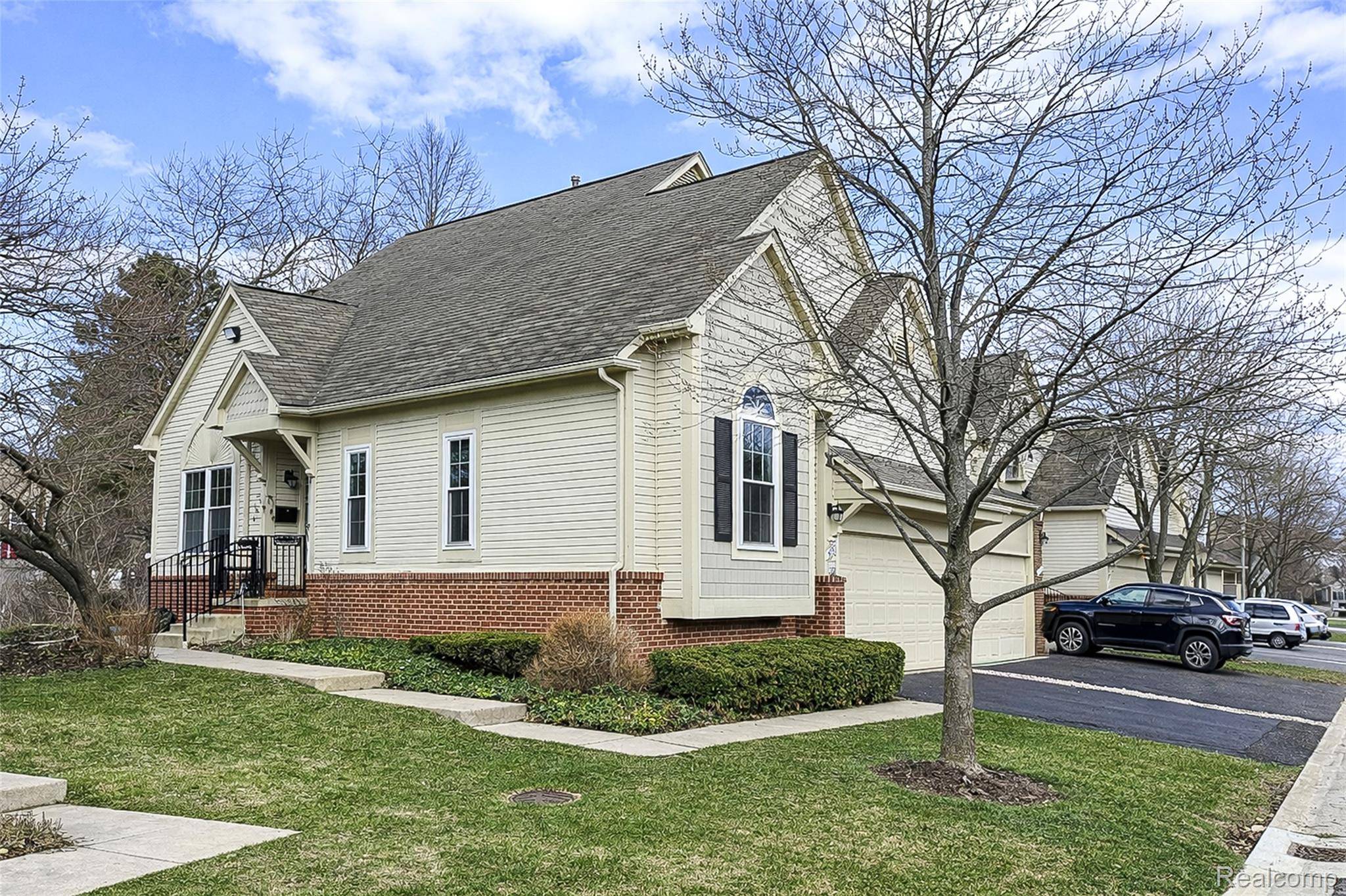 38302 Saratoga CIR, Farmington Hills, MI 48331