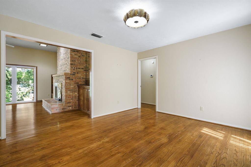 2901 N Sunbeck Circle, Farmers Branch, TX 75234