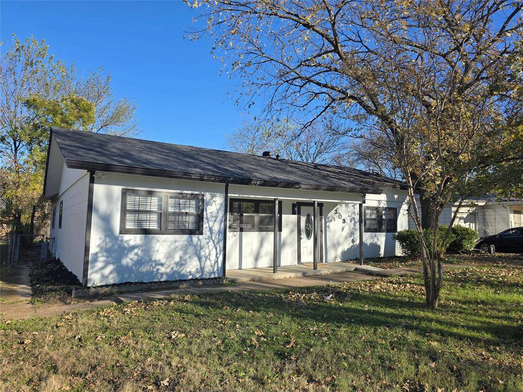 303 Hillcrest Street, Mansfield, TX 76063