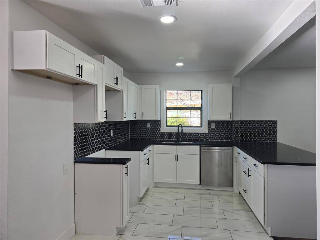 303 Hillcrest Street, Mansfield, TX 76063