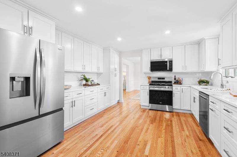 27 Norwood Ave, Glen Rock Boro, NJ 07452