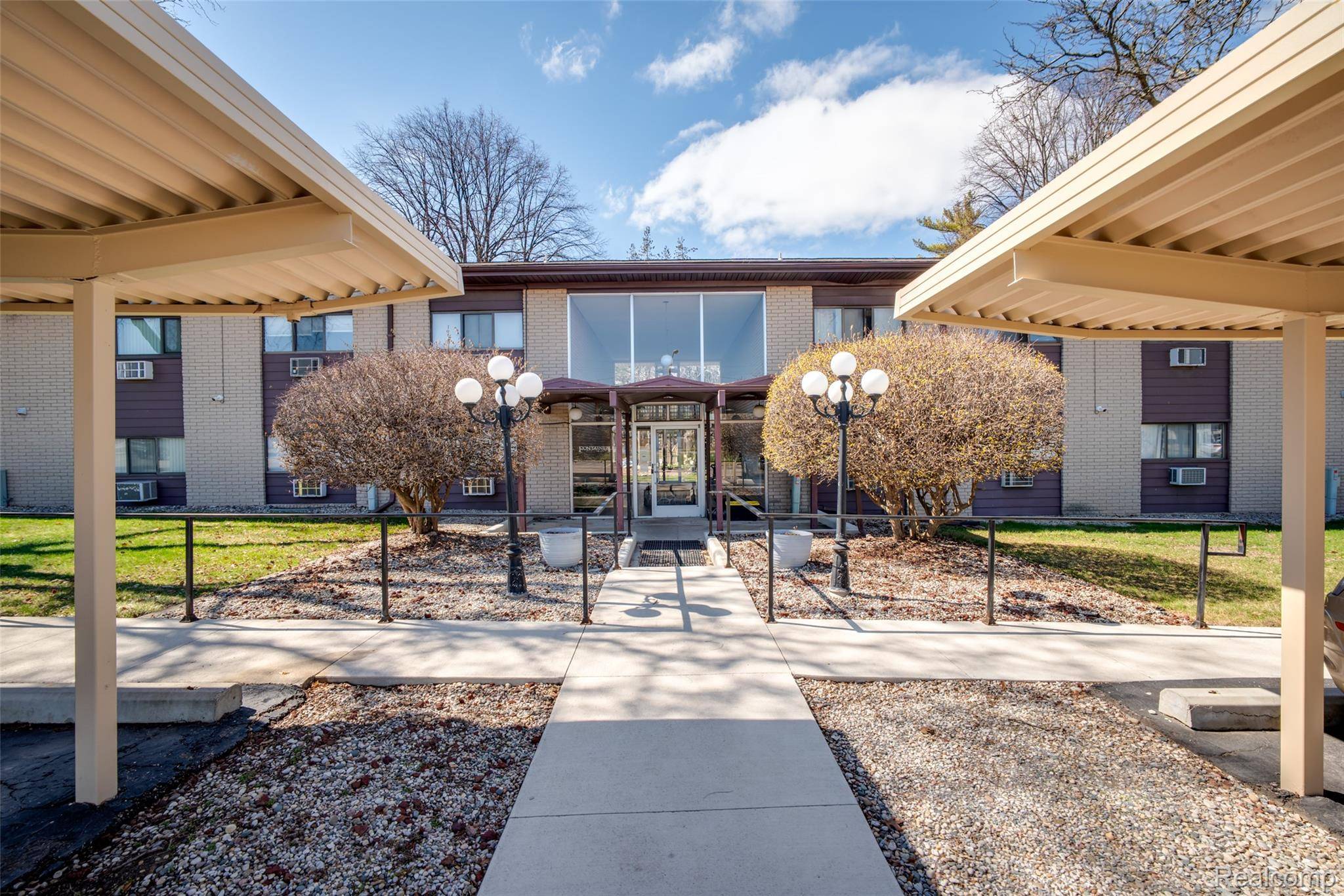 995 N Cass Lake RD #218, Waterford Charter Township, MI 48328