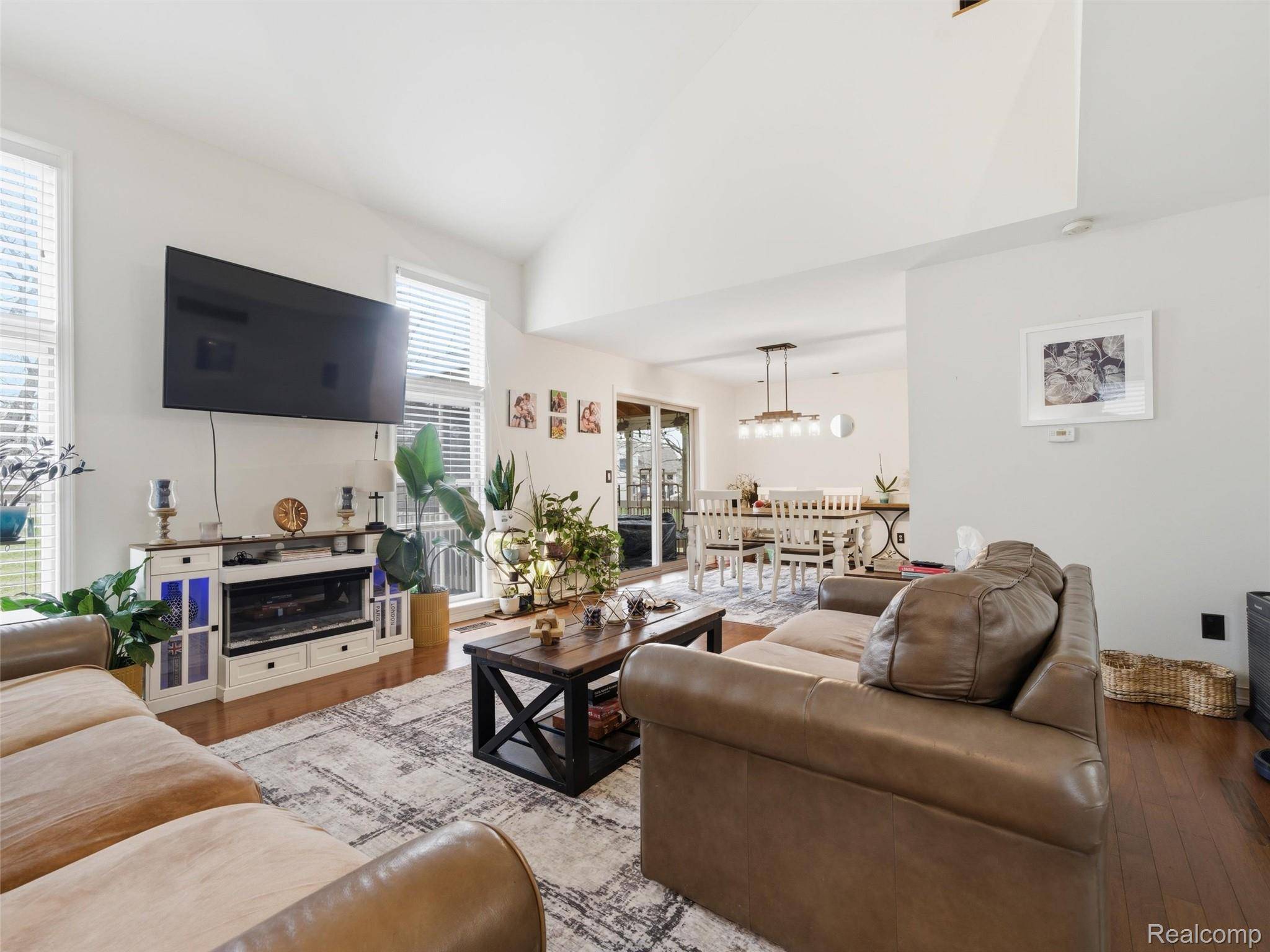 567 Greens Way BLVD, Lapeer, MI 48446