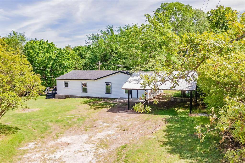 238 Briar Oaks Drive, Azle, TX 76020