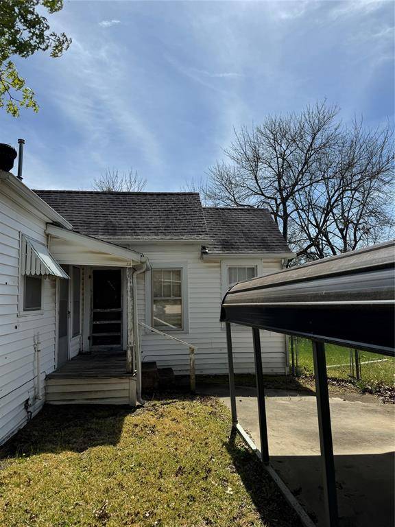 206 N Short Street, Clarksville, TX 75426