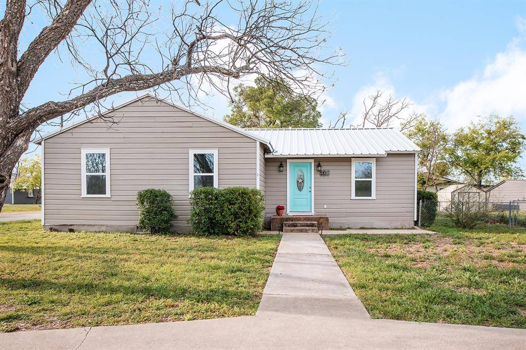 201 W Pearl Street, Brady, TX 76825