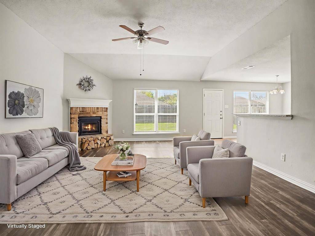 636 Dover Heights Trail, Mansfield, TX 76063