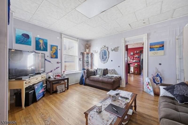 318 Front St, Belvidere Twp., NJ 07823