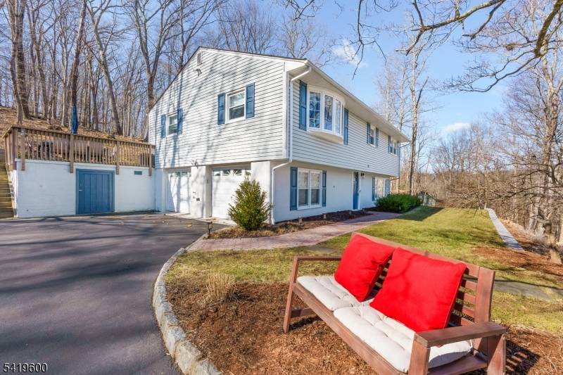10 Ironia Rd, Mendham Twp., NJ 07945