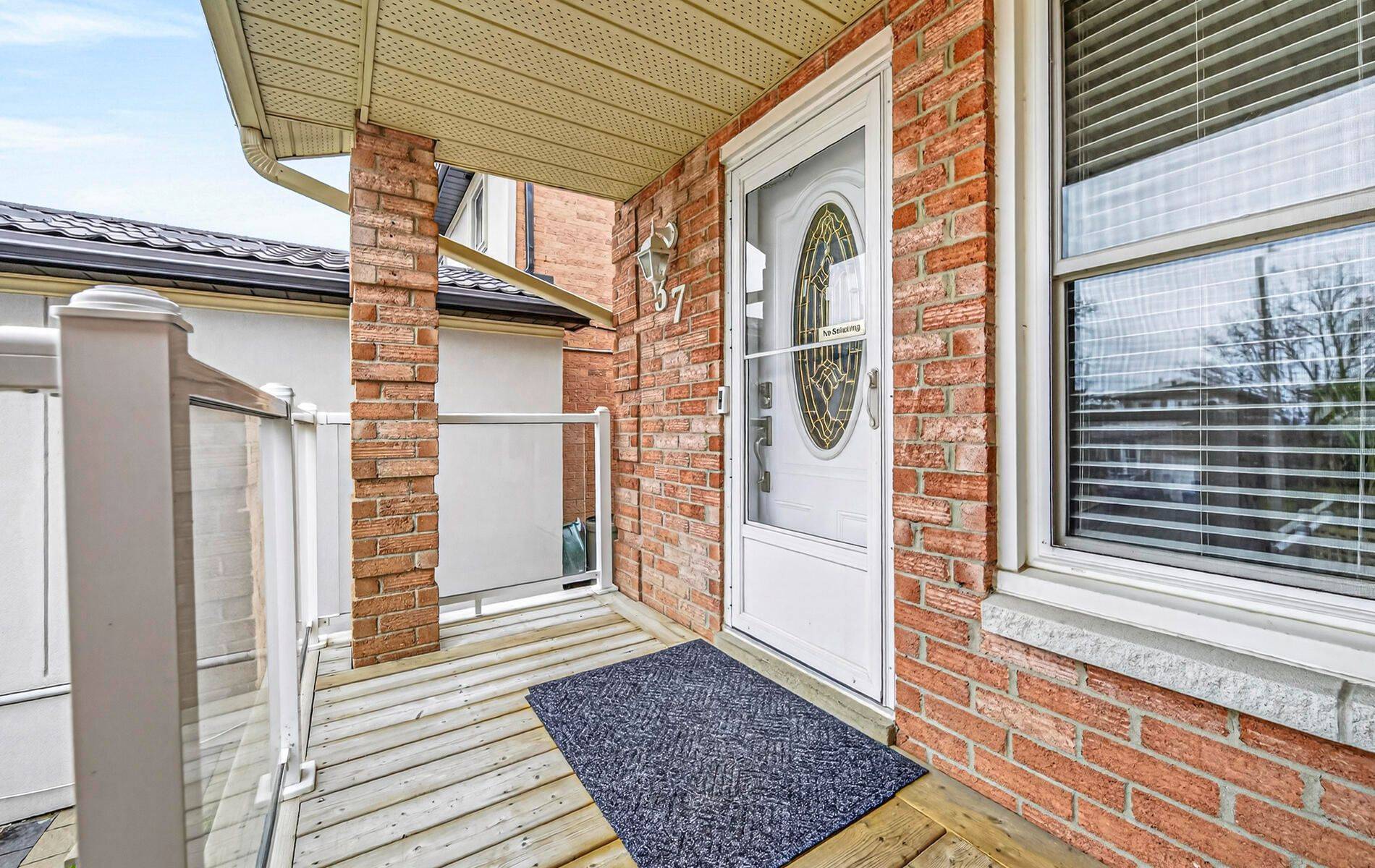 37 Palmer DR, Ajax, ON L1S 5V1