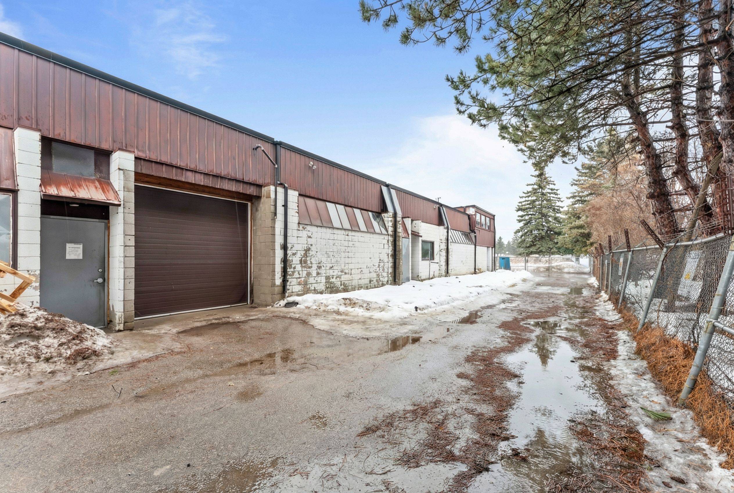 61 Patterson RD, Barrie, ON L4N 3V9