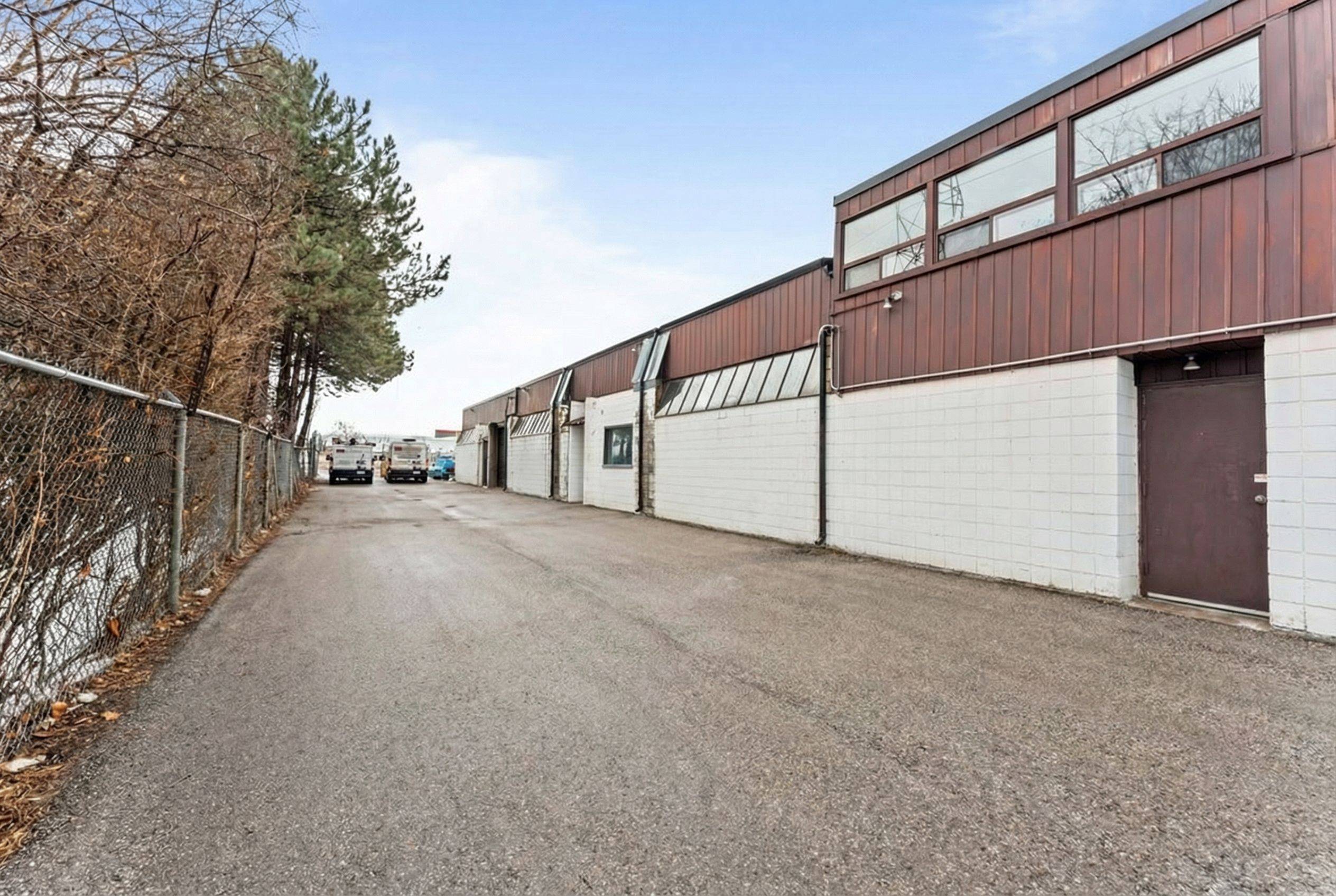 61 Patterson RD, Barrie, ON L4N 3V9