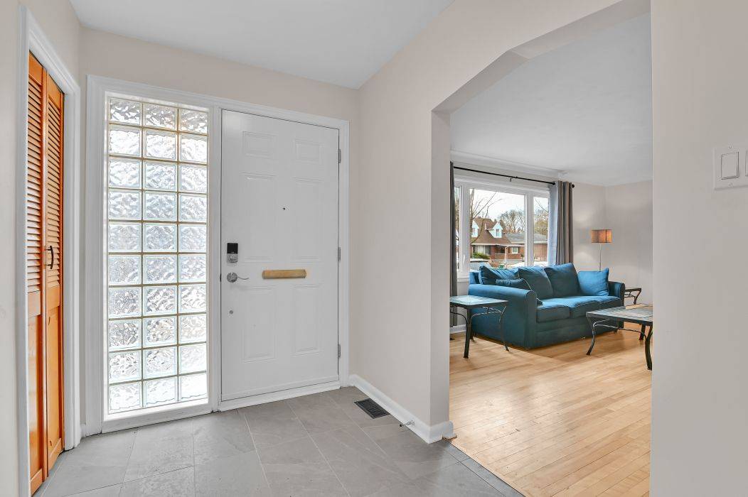 1206 Checkers RD, Belair Park - Copeland Park And Area, ON K2C 2S7