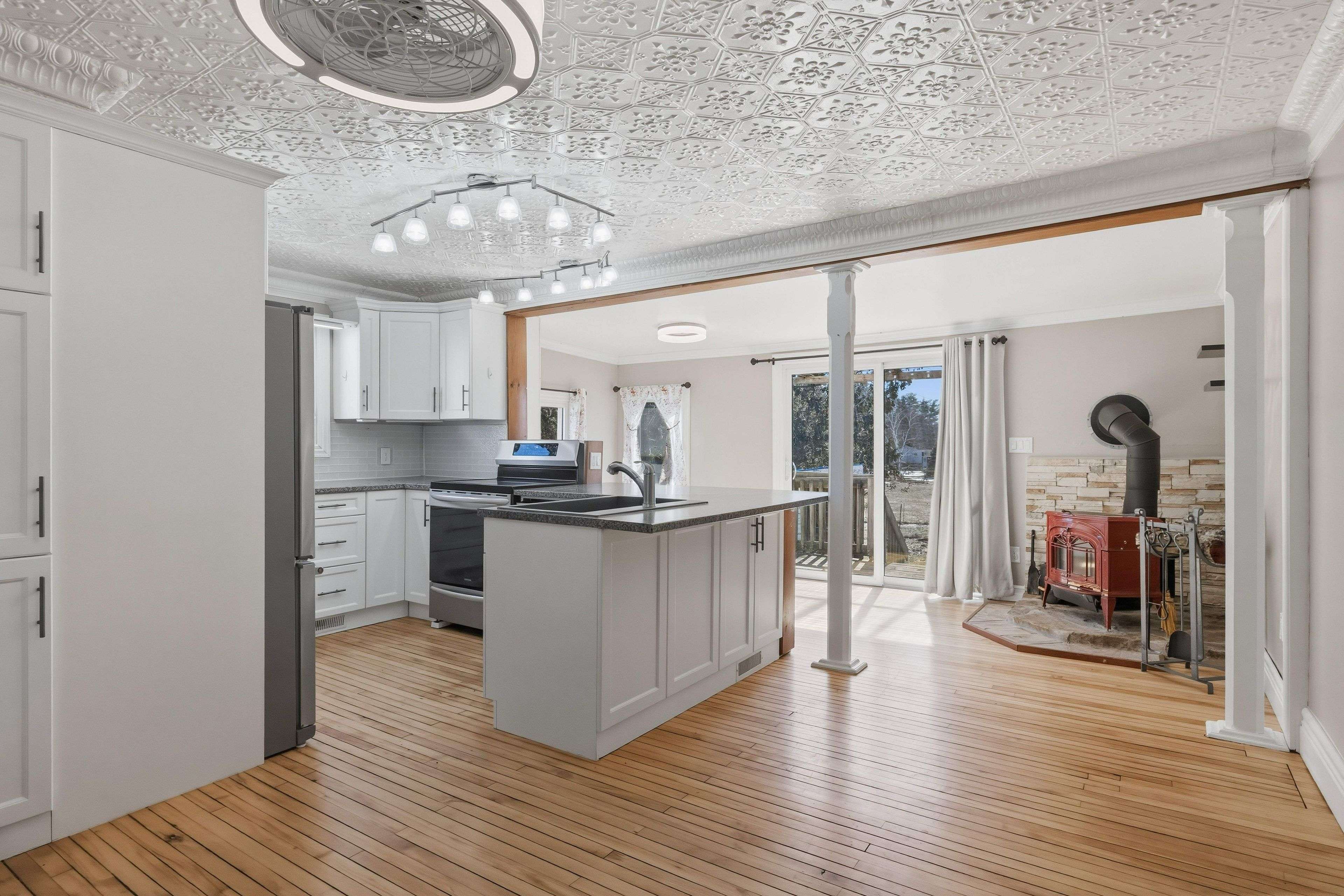 718 Jones Falls RD, Rideau Lakes, ON K0G 1E0