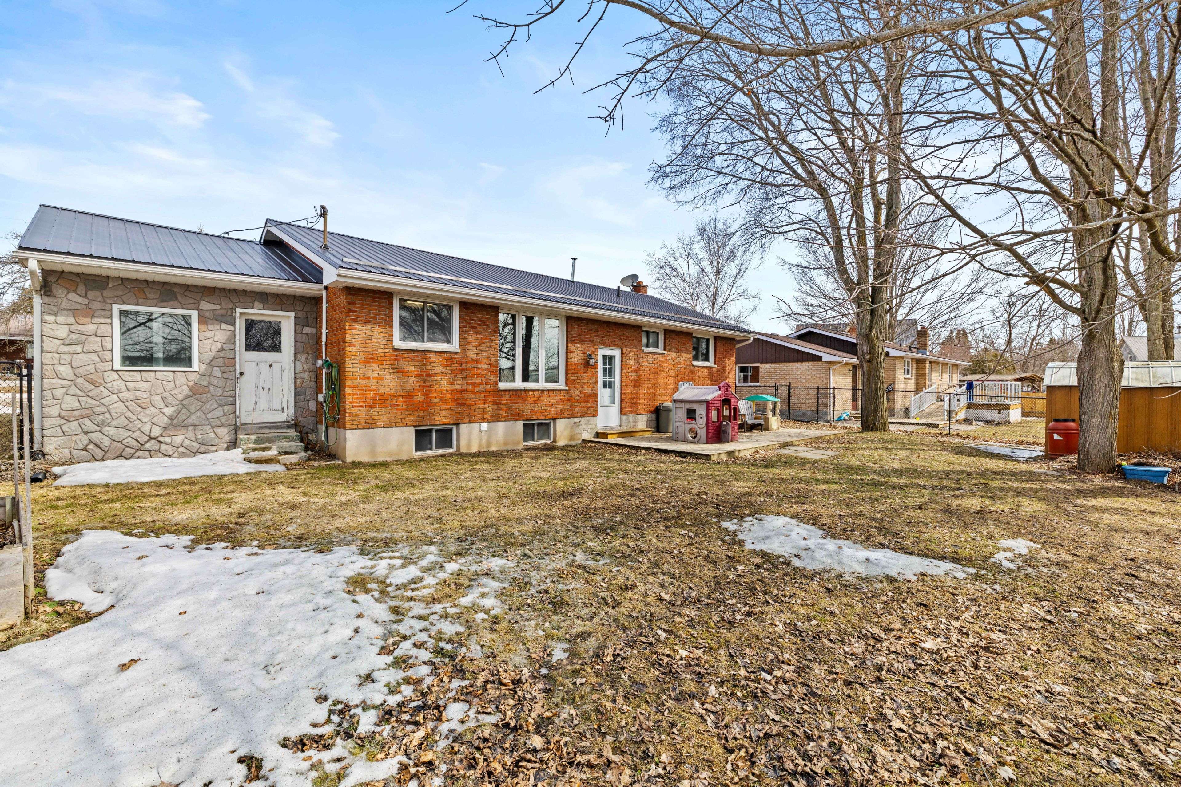 8 Mclean AVE, Havelock-belmont-methuen, ON K0L 1Z0