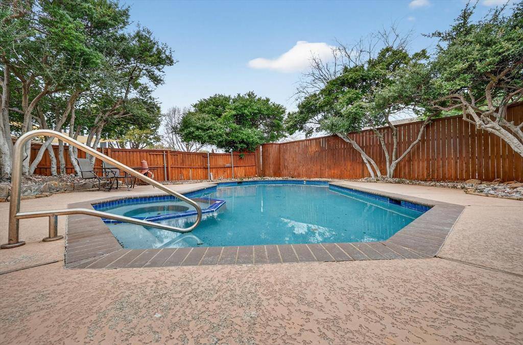 1036 Clinton Street, Carrollton, TX 75007