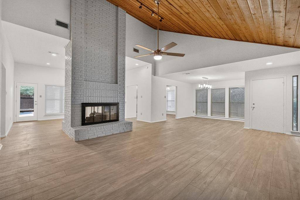 1036 Clinton Street, Carrollton, TX 75007