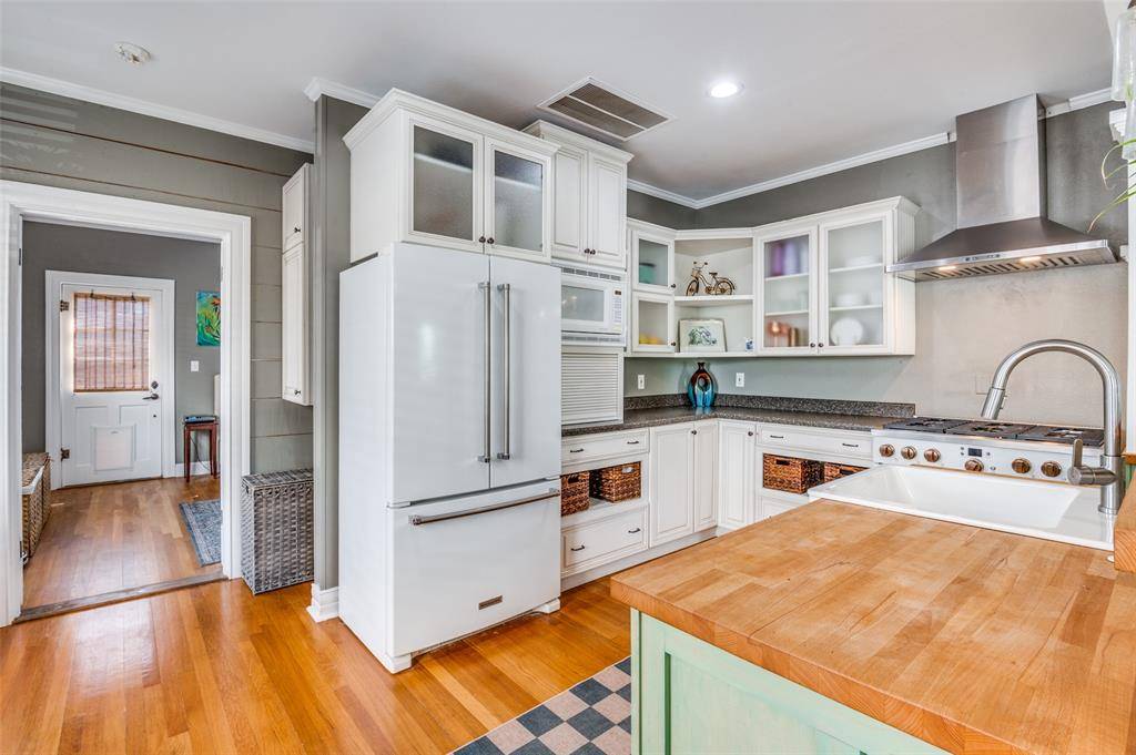 708 Blaylock Drive, Dallas, TX 75203