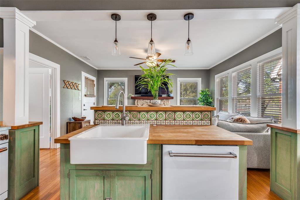 708 Blaylock Drive, Dallas, TX 75203