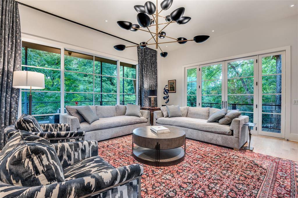 645 Kessler Reserve Court, Dallas, TX 75208