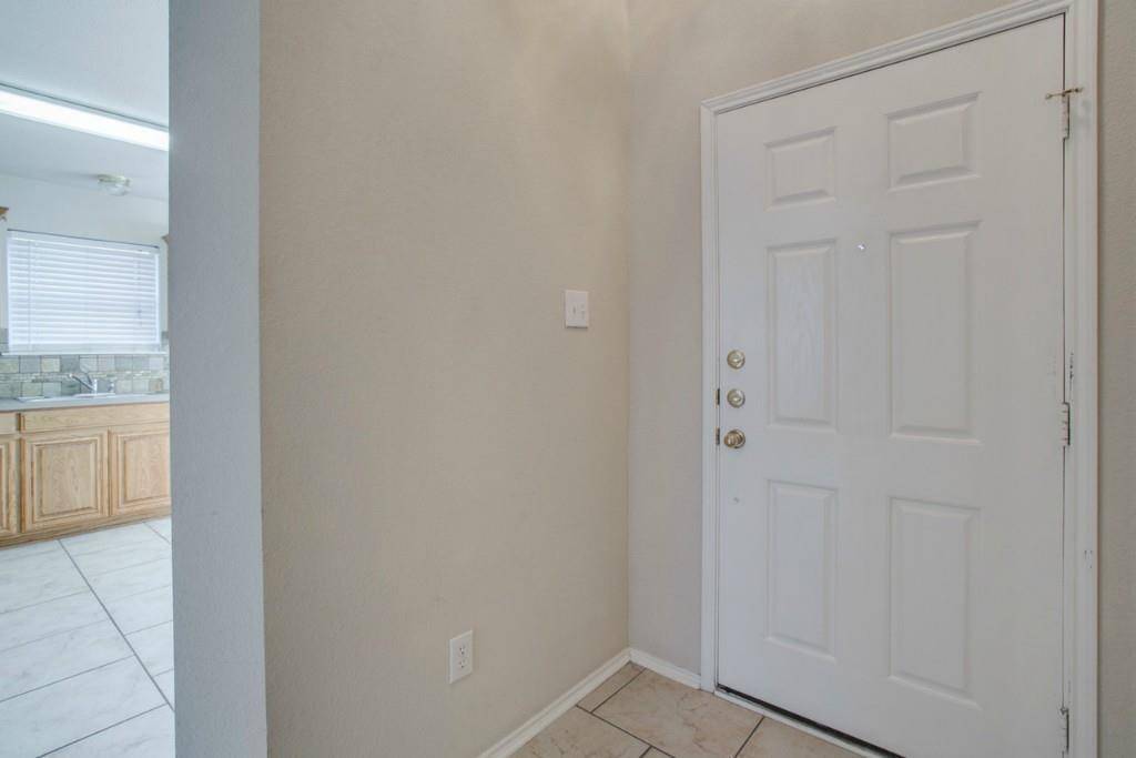 10708 Braemoor Drive, Fort Worth, TX 76052