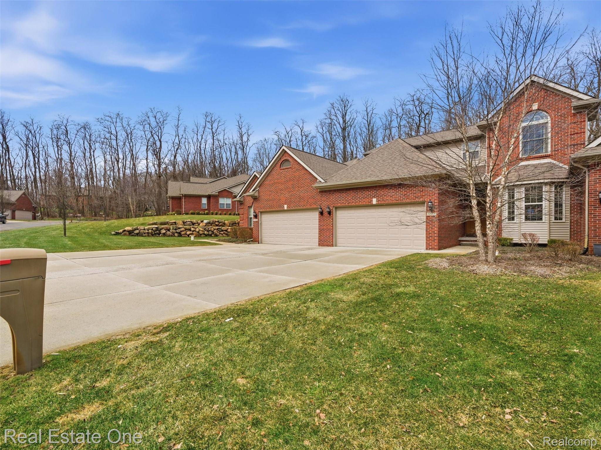 9572 Kingsway CIR, Springfield Charter Township, MI 48348