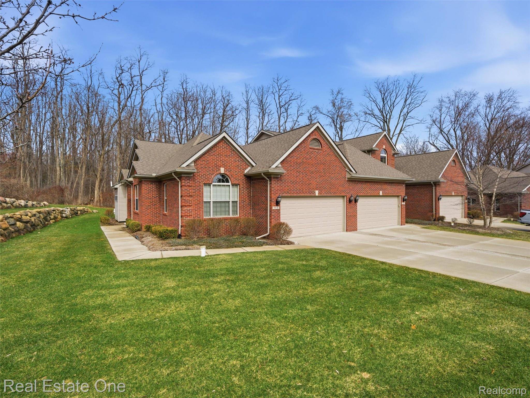 9572 Kingsway CIR, Springfield Charter Township, MI 48348