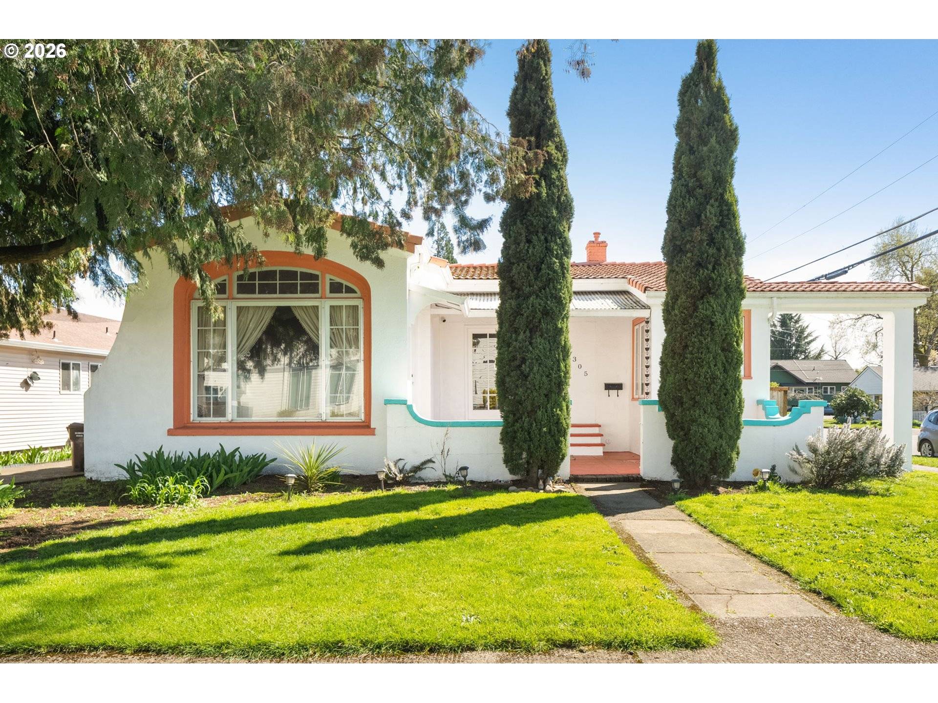 305 E CLARENDON ST, Gladstone, OR 97027