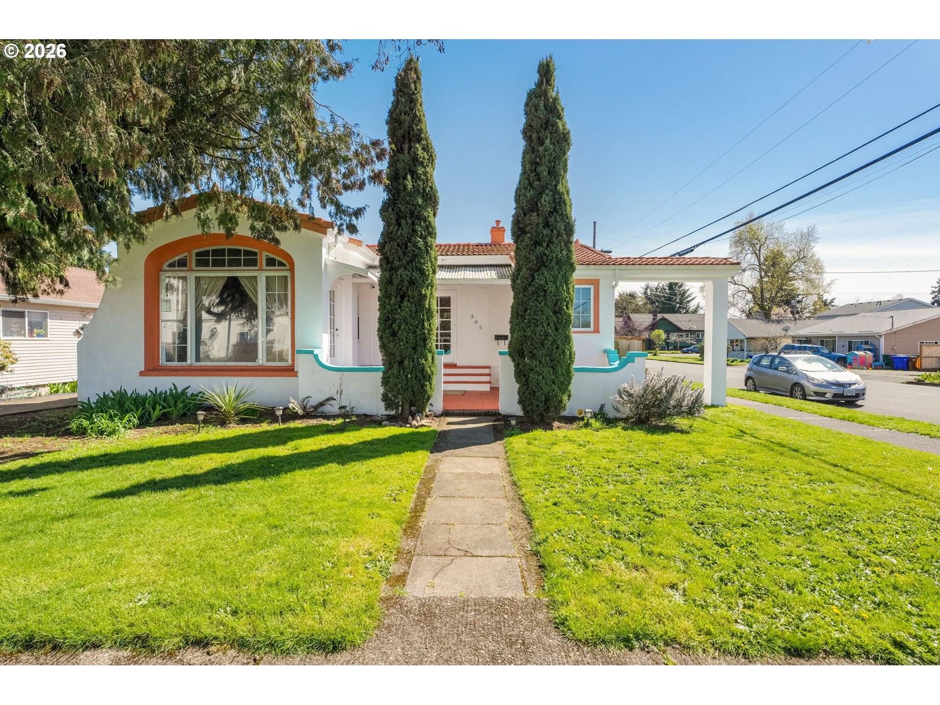 305 E CLARENDON ST, Gladstone, OR 97027