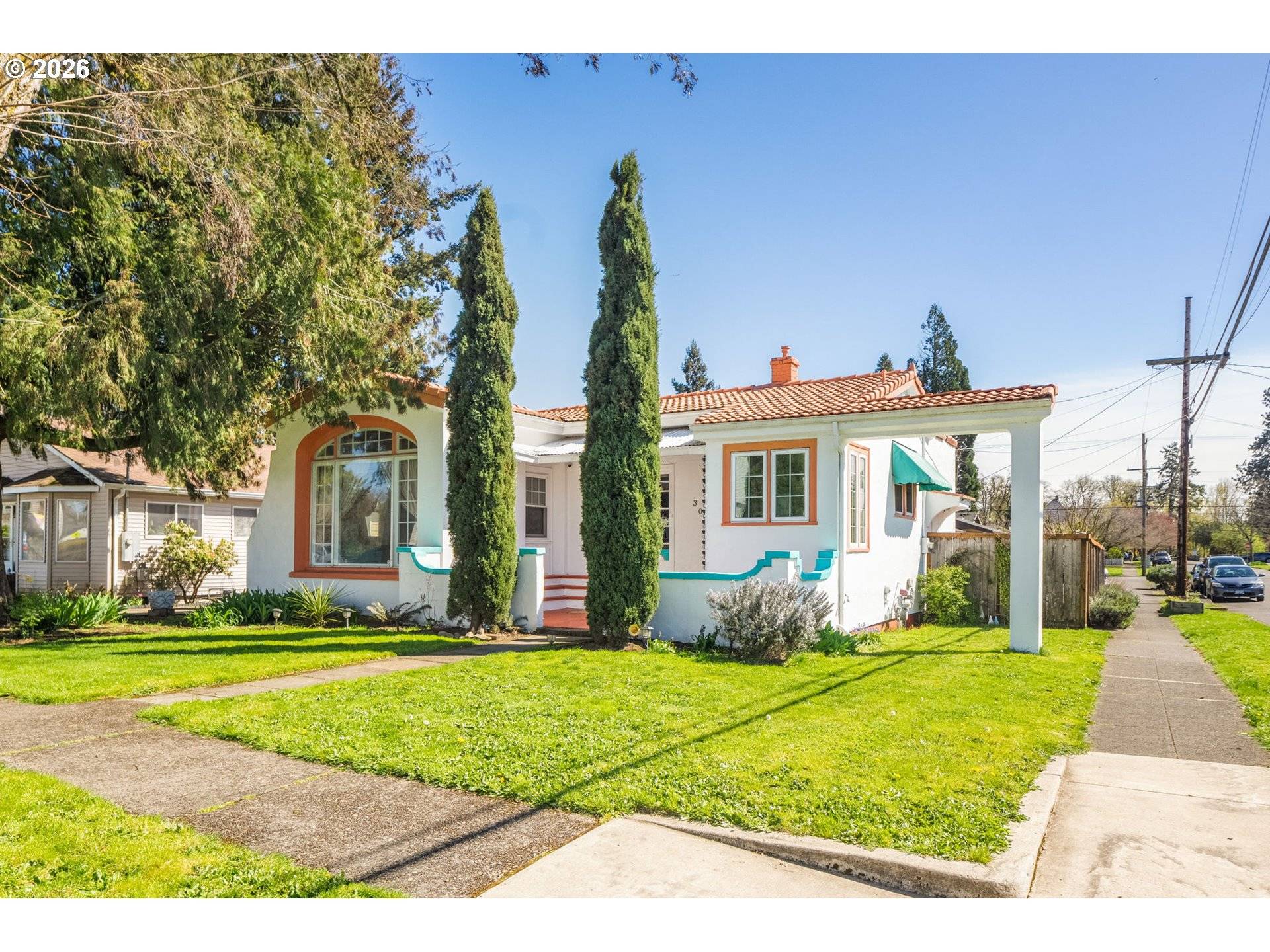 305 E CLARENDON ST, Gladstone, OR 97027