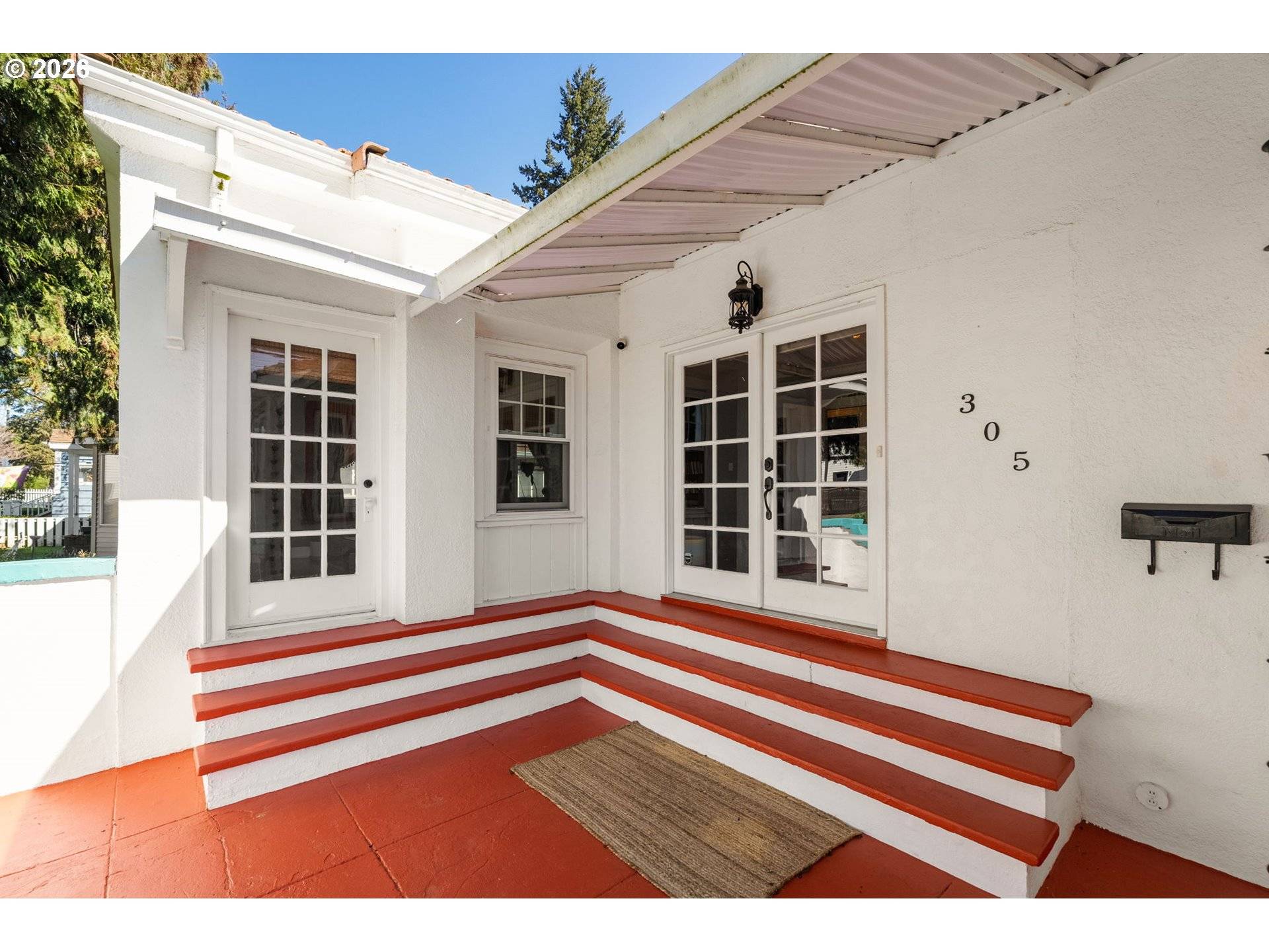 305 E CLARENDON ST, Gladstone, OR 97027