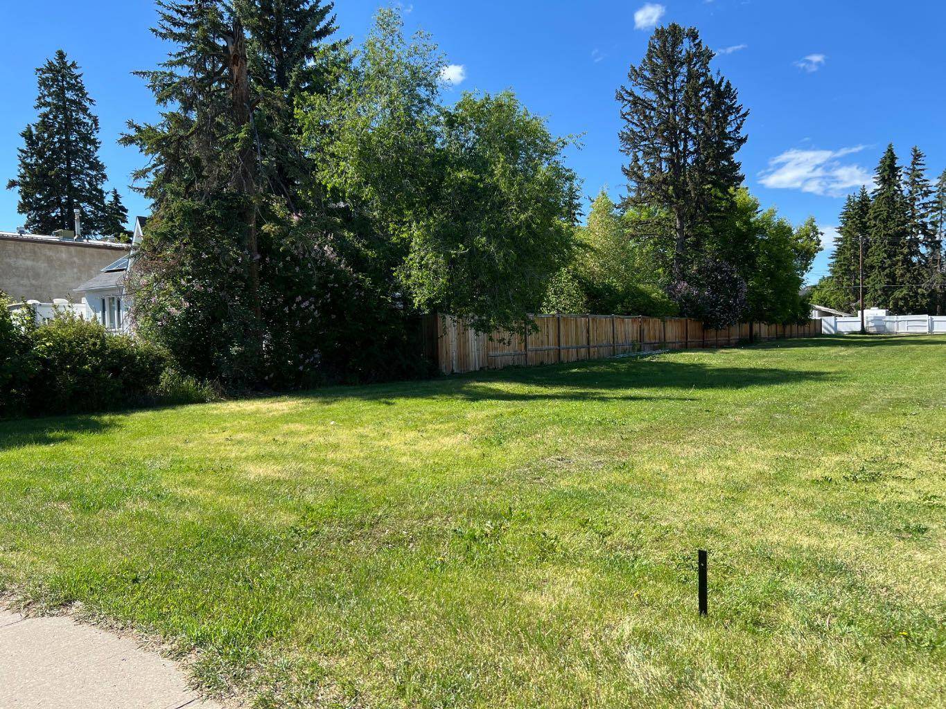 5332 50 AVE, Lacombe, AB T4L1K4