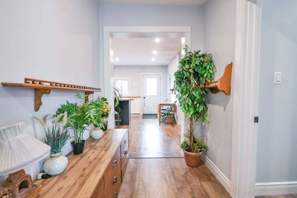 125 Queen ST W, Springwater, ON L0L 1P0