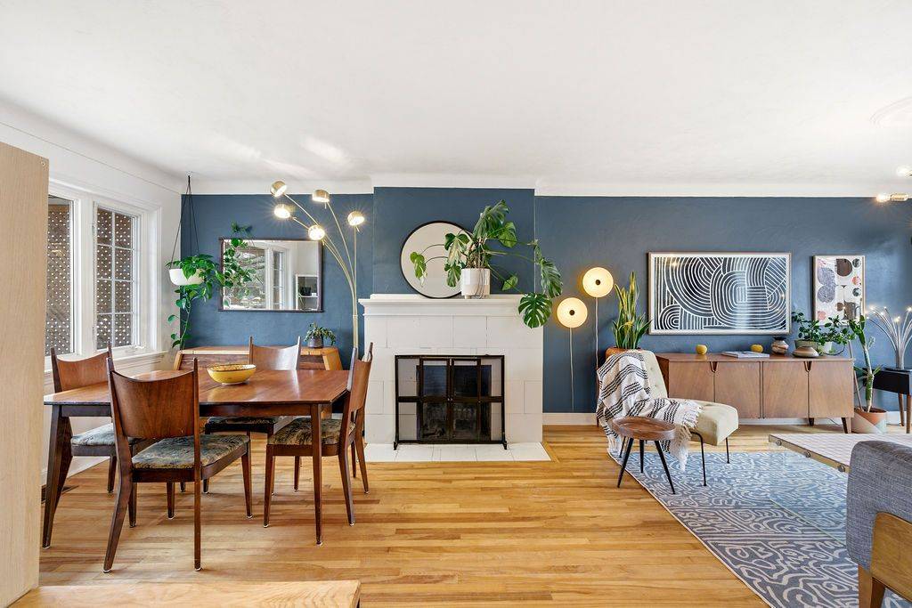 2086 Blossom DR, Alta Vista And Area, ON K1H 6G8