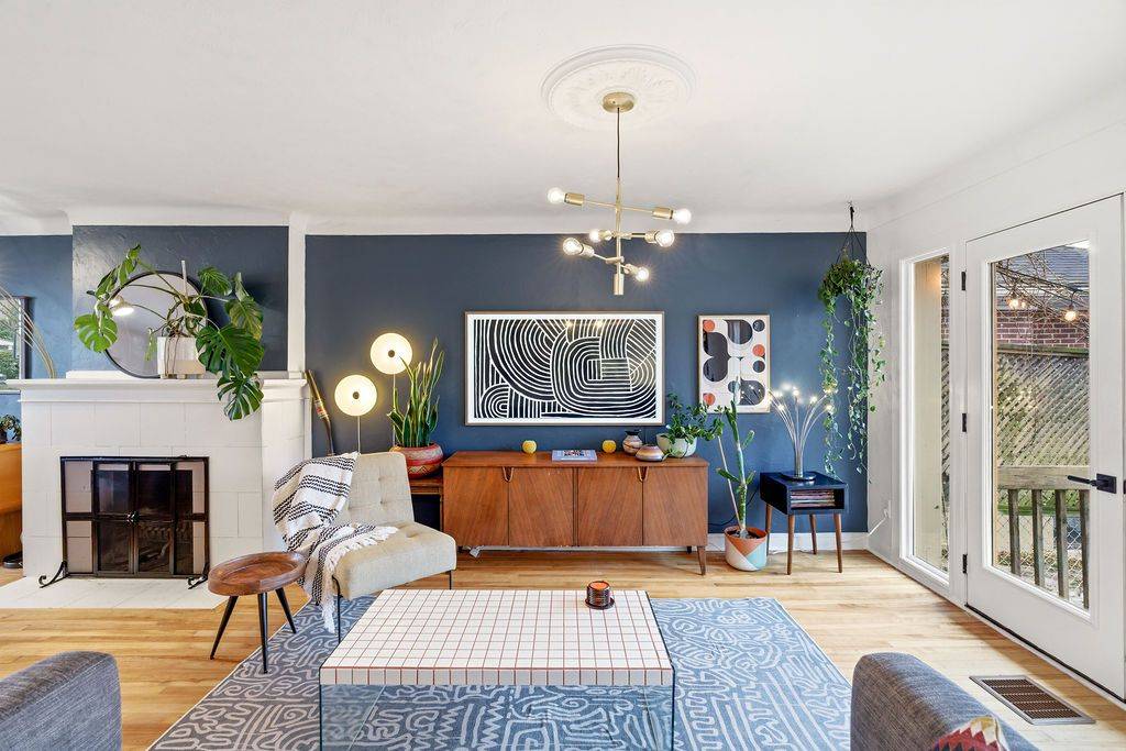 2086 Blossom DR, Alta Vista And Area, ON K1H 6G8