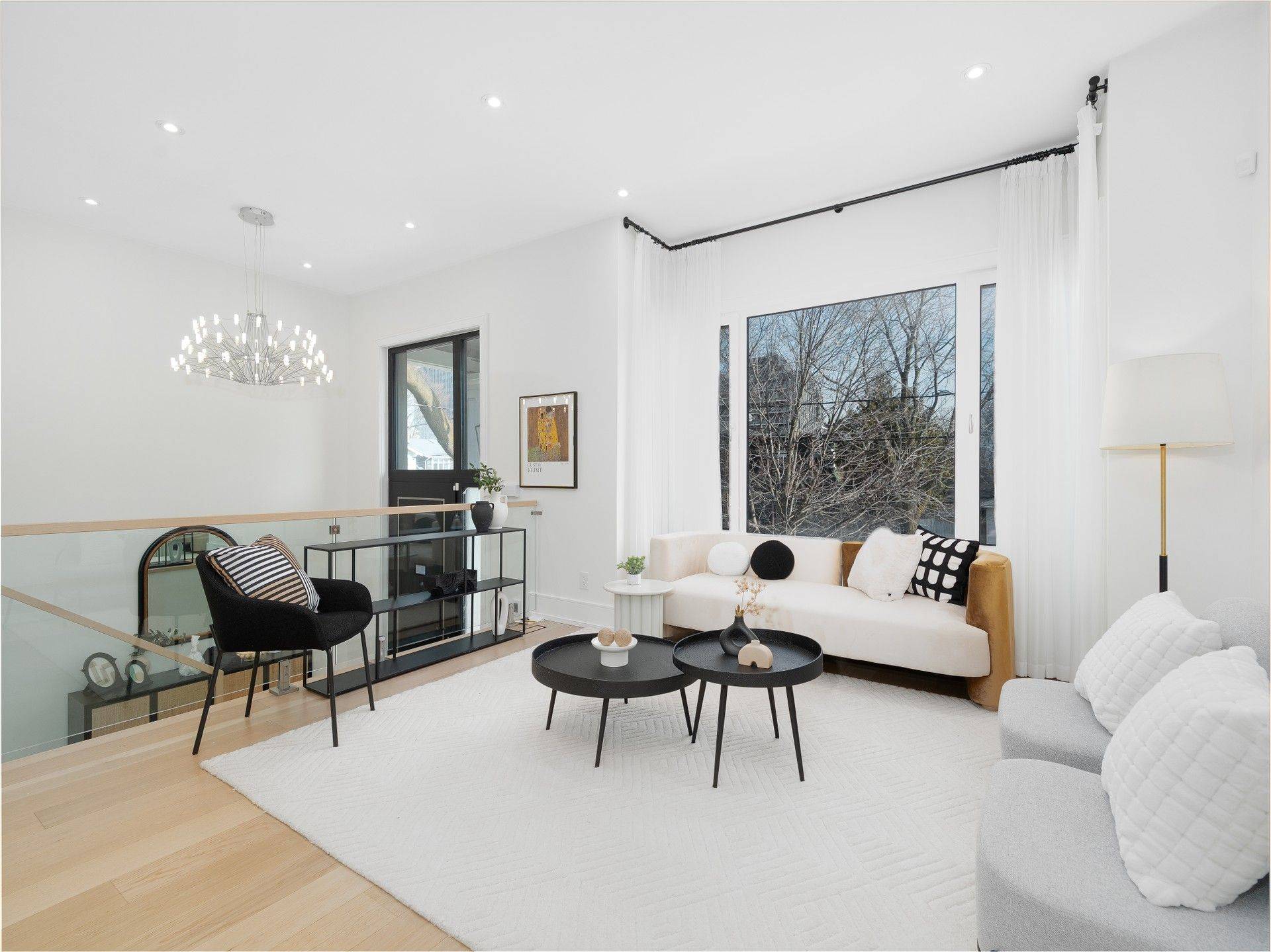 132 Duplex AVE, Toronto C03, ON M5P 2A7