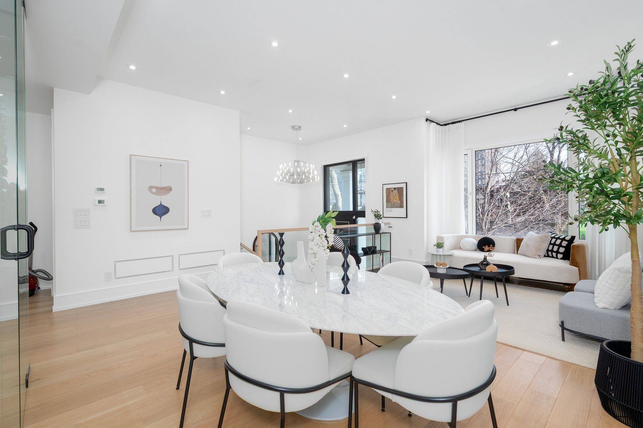 132 Duplex AVE, Toronto C03, ON M5P 2A7