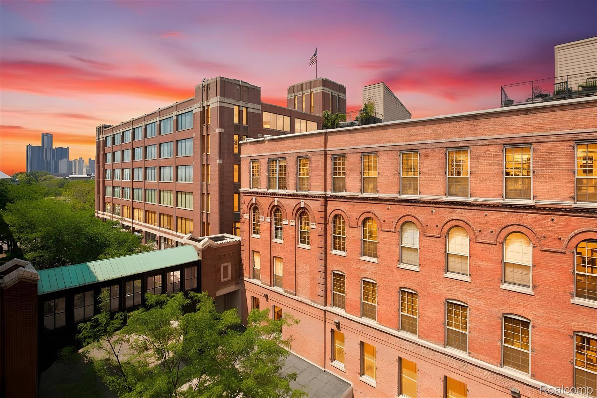 200 River Place DR #33, Detroit, MI 48207