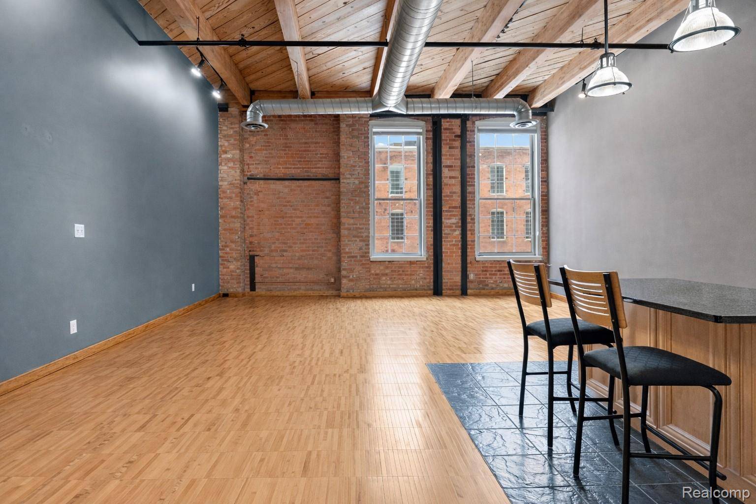 200 River Place DR #33, Detroit, MI 48207