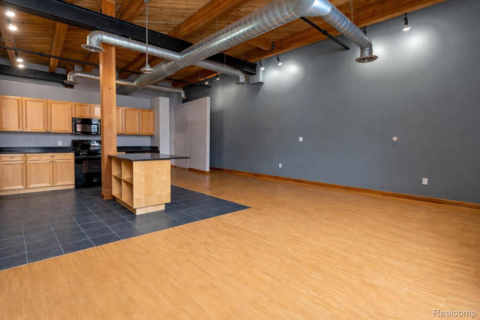 200 River Place DR #33, Detroit, MI 48207