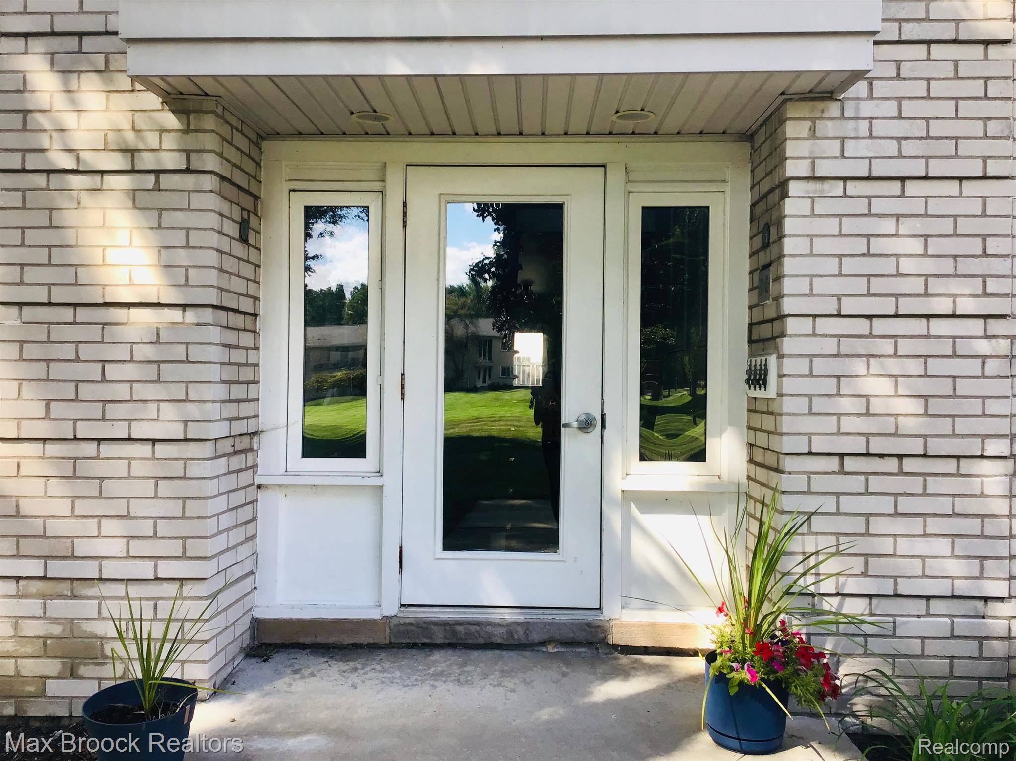 4113 TELEGRAPH RD #B-117, Bloomfield Charter Township, MI 48302