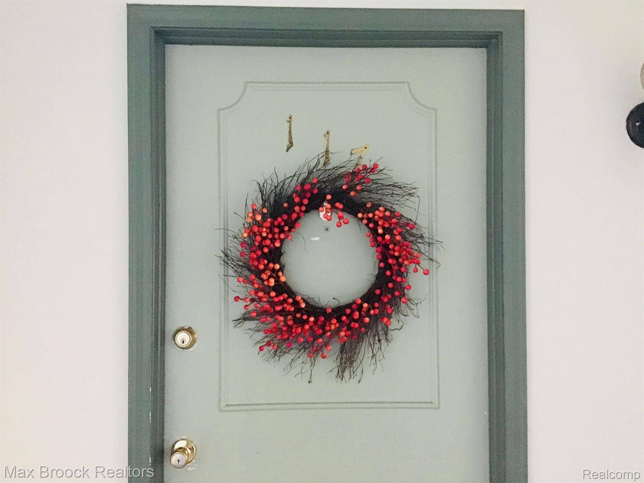 4113 TELEGRAPH RD #B-117, Bloomfield Charter Township, MI 48302