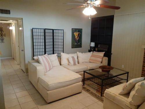 2714 McCart Avenue, Fort Worth, TX 76110