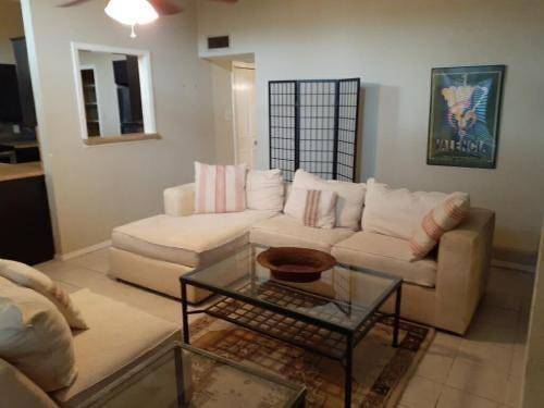 2714 McCart Avenue, Fort Worth, TX 76110