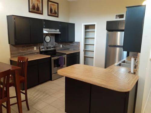 2714 McCart Avenue, Fort Worth, TX 76110