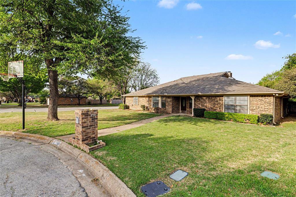 7401 Windcrest Court N, North Richland Hills, TX 76182