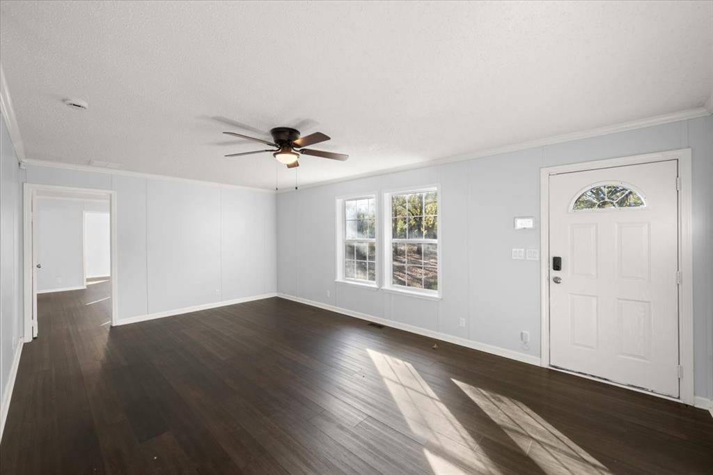 109 Summers Circle, Azle, TX 76020