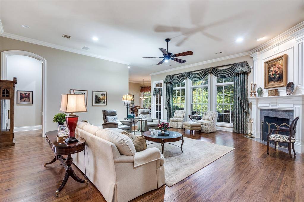 6073 Star Trail Drive, Frisco, TX 75034